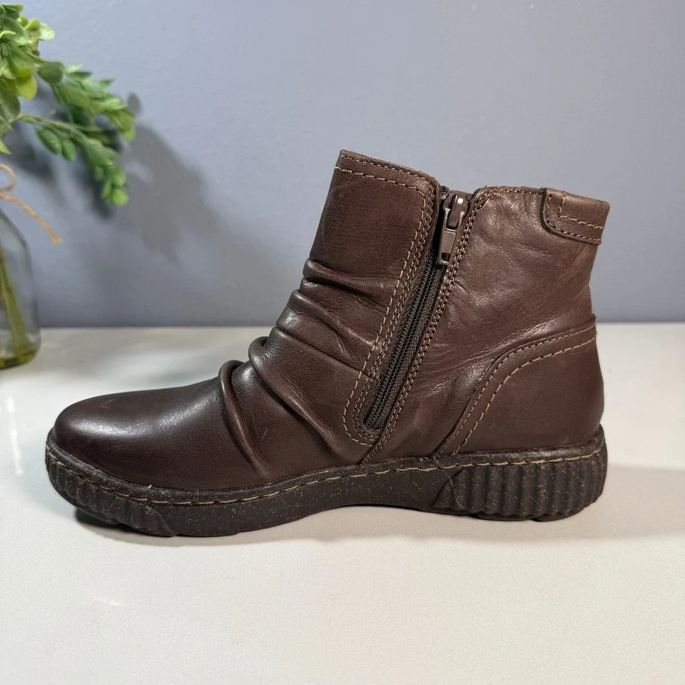 Clarks Caroline‎ Orchid Dark Brown Leather Ruched Ankle Boots Womens US 5